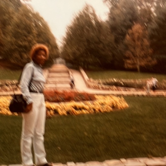 Join @ladydivadi LIVE shopping experience.
JUST ADMIRE: Sharing Rare Selections - Picture 15 of 17